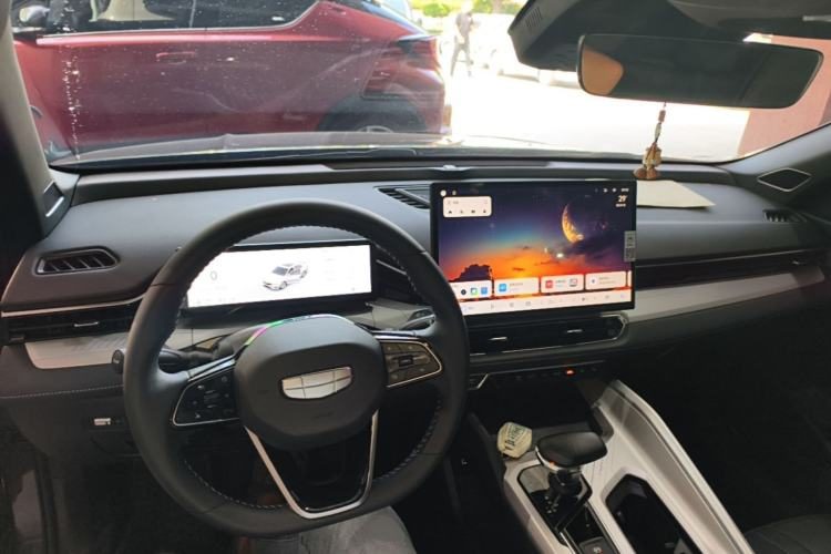 Geely Auto Preface 2025 — салон, центральная консоль, 10 600 км, Guazi e4waw589fm, фото 5