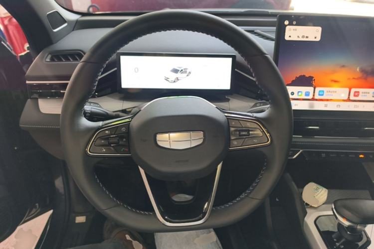 Geely Auto Preface 2025 — салон, рулевое колесо, 10 600 км, Guazi e4waw589fm, фото 6