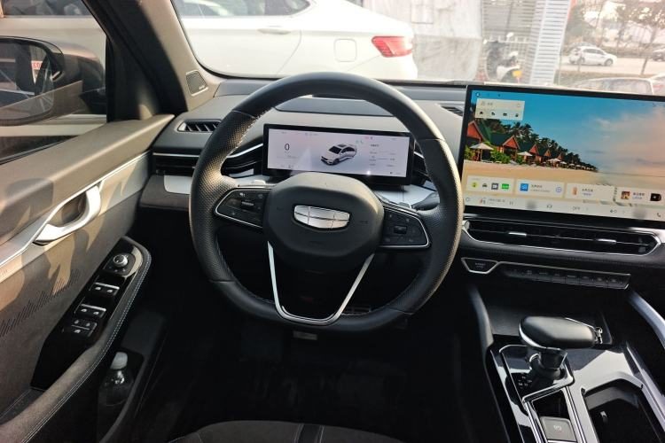 Geely Auto Preface 2025 — салон, рулевое колесо, 6 900 км, Guazi v8rlf68acl, фото 2