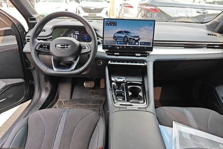 Geely Auto Preface 2026 — салон, центральная консоль, 2 400 км, Guazi l49kdntg3j, фото 5