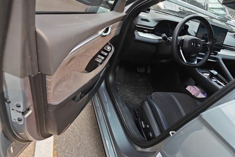 Geely Auto Preface 2026 — салон, сиденья, 2 400 км, Guazi l49kdntg3j, фото 7