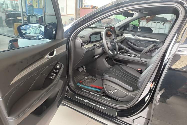 Geely Auto Preface 2026 — салон, сиденья, 3 700 км, Guazi wxumf34uml, фото 7