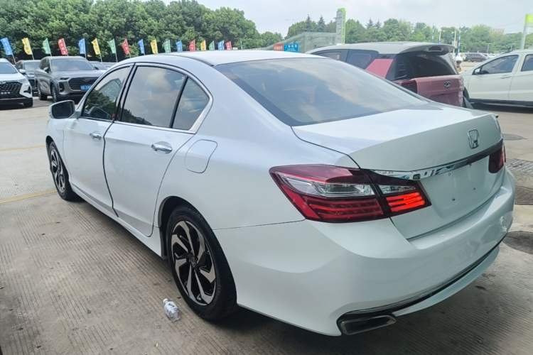 Honda Accord 2016 — вид сзади слева, 80 700 км, Guazi gsytmjhl5l, фото 4