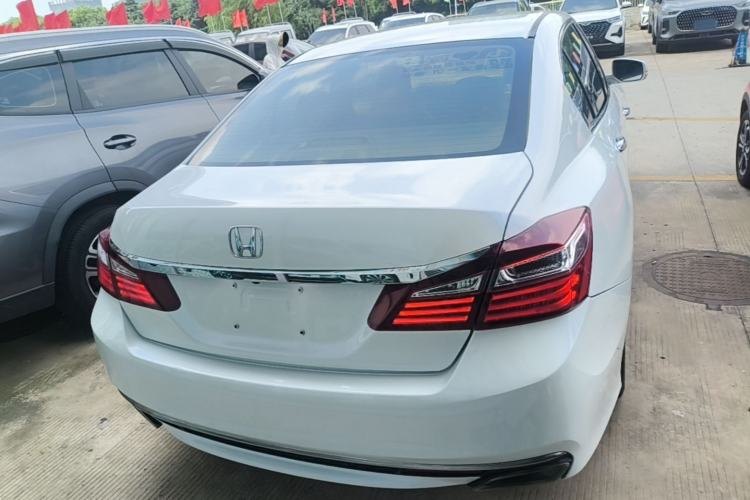 Honda Accord 2016 — вид сзади, 80 700 км, Guazi gsytmjhl5l, фото 5