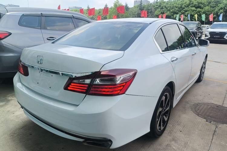 Honda Accord 2016 — вид сзади справа, 80 700 км, Guazi gsytmjhl5l, фото 6