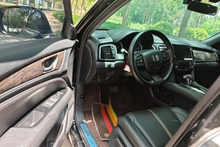 Honda UR-V 2020 — салон, сиденья, 66 300 км, Guazi ejnyejwetv, фото 7
