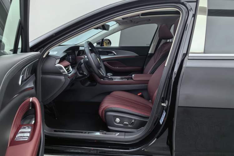 Hongqi H5 2024 — салон, сиденья, 25 000 км, Guazi 5s4f2zf46g, фото 8