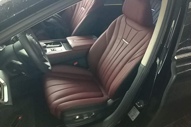 Hongqi H5 2024 — салон, сиденья, 34 600 км, Guazi jesspf7pcm, фото 9