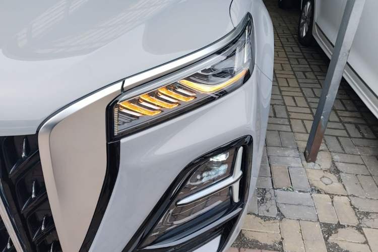 Hongqi HS5 2023 — передняя фара, 15 500 км, Guazi f5zn3vkavx, фото 8