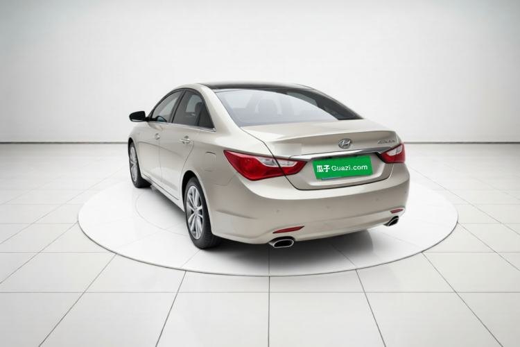 Hyundai Sonata 2014 — вид сзади слева, 99 300 км, Guazi ktzhs7splc, фото 4