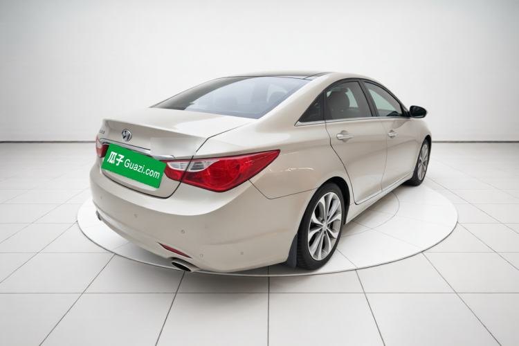Hyundai Sonata 2014 — вид сзади справа, 99 300 км, Guazi ktzhs7splc, фото 5