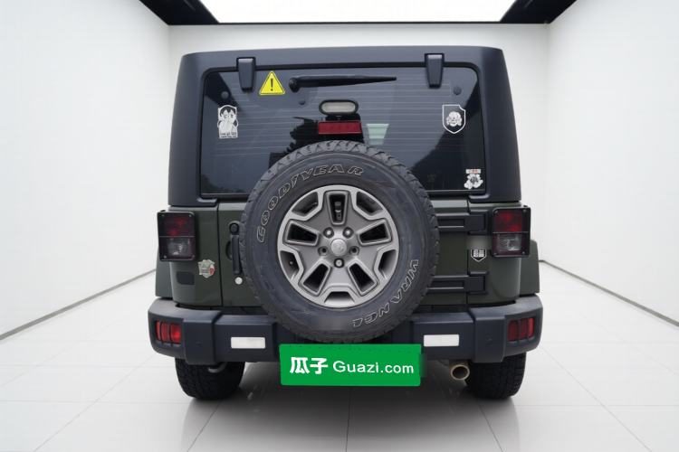 Jeep Wrangler 2015 — вид сзади, 101 300 км, Guazi jg9bvz69u8, фото 3