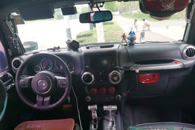 Jeep Wrangler 2015 — салон, центральная консоль, 101 300 км, Guazi jg9bvz69u8, фото 4