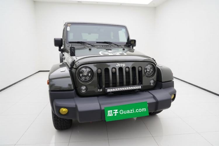 Jeep Wrangler 2015 — вид спереди, 101 300 км, Guazi jg9bvz69u8, фото 9