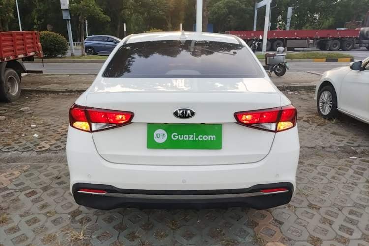 Kia Forte 2019 — вид сзади, 96 800 км, Guazi 5e55zta3y7, фото 5