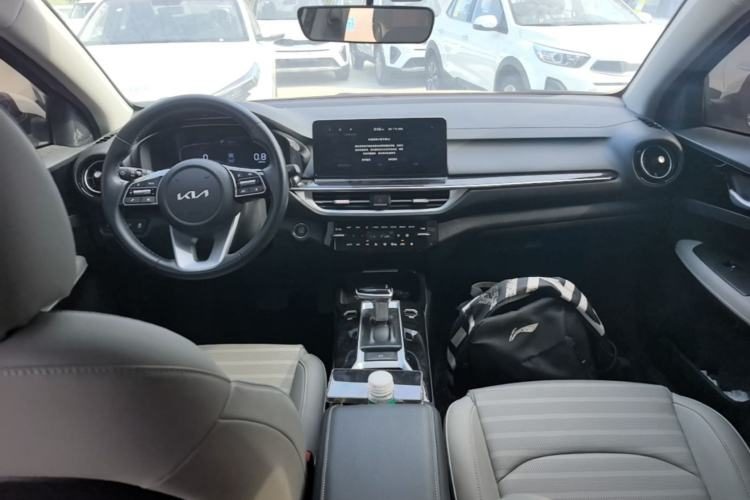 Kia K3 2024 — салон, центральная консоль, 10 600 км, Guazi 8bg64rfxcz, фото 5