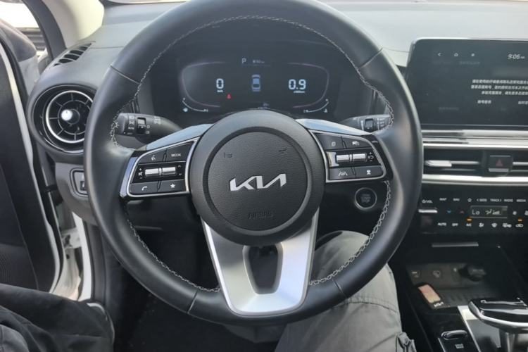 Kia K3 2024 — салон, рулевое колесо, 10 600 км, Guazi 8bg64rfxcz, фото 6