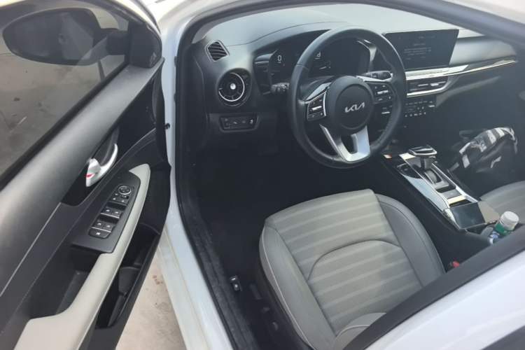 Kia K3 2024 — салон, сиденья, 10 600 км, Guazi 8bg64rfxcz, фото 7