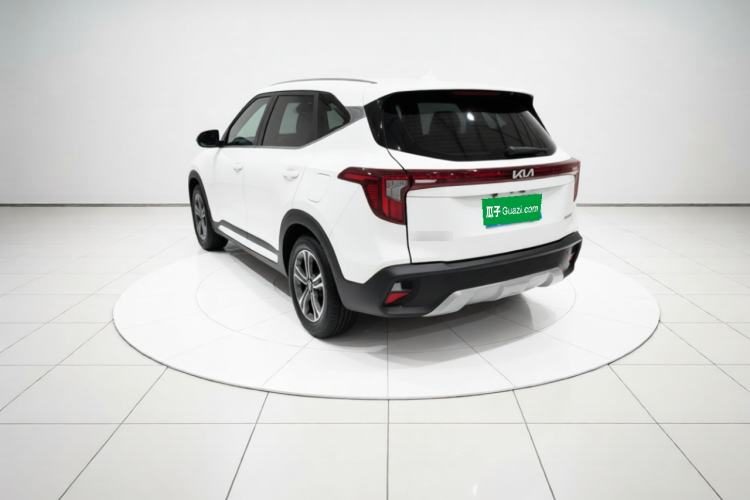 Kia Seltos 2026 — вид сзади слева, 10 800 км, Guazi 99f686vbch, фото 3
