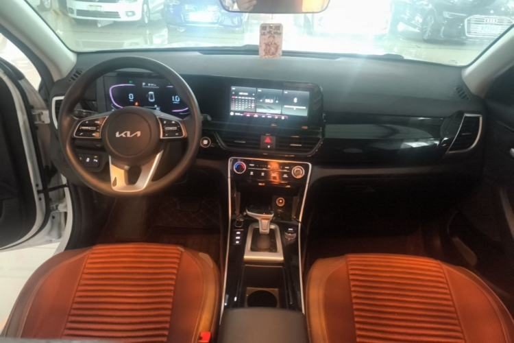 Kia Seltos 2026 — салон, центральная консоль, 10 800 км, Guazi 99f686vbch, фото 5