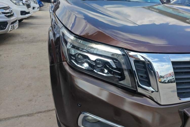 Nissan Navara 2017 — передняя фара, 142 700 км, Guazi vz7m7thnte, фото 7