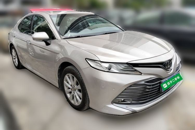 Toyota Camry 2018 — вид спереди справа, 110 399 км, Guazi 2b3mzcgskk, фото 3