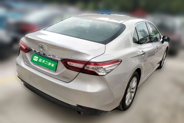 Toyota Camry 2018 — вид сзади справа, 110 399 км, Guazi 2b3mzcgskk, фото 6
