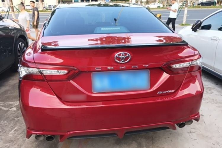 Toyota Camry 2019 — вид сзади, 28 800 км, Guazi pzcklyeulu, фото 5