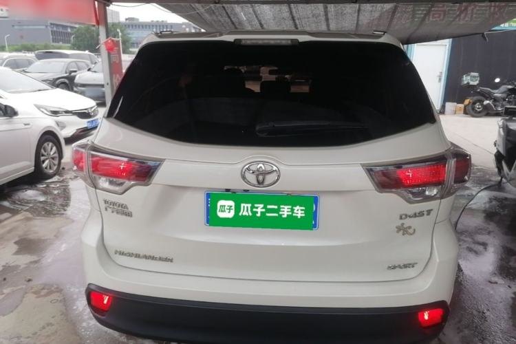 Toyota Highlander 2015 — вид сзади, 131 800 км, Guazi ja2hsw5azc, фото 5