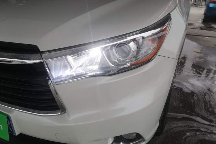 Toyota Highlander 2015 — передняя фара, 131 800 км, Guazi ja2hsw5azc, фото 8