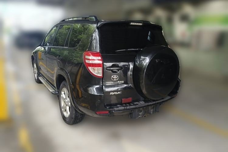 Toyota RAV4 2011 — вид сзади слева, 242 300 км, Guazi tt9s63772g, фото 3