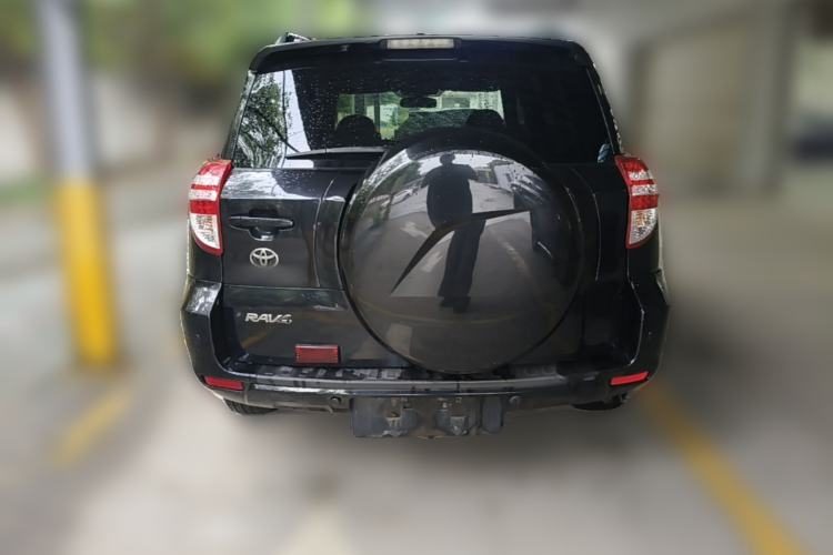 Toyota RAV4 2011 — вид сзади, 242 300 км, Guazi tt9s63772g, фото 4