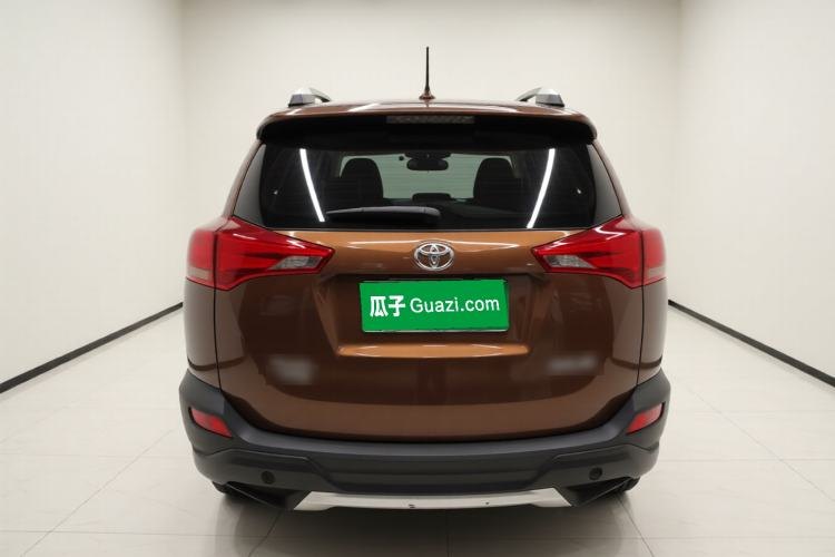 Toyota RAV4 2013 — вид сзади, 174 000 км, Guazi 2mnwe8glte, фото 5