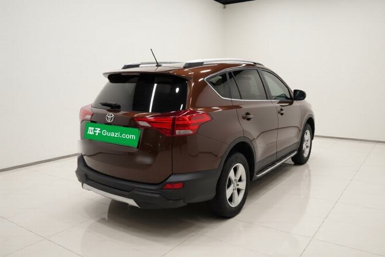 Toyota RAV4 2013 — вид сзади справа, 174 000 км, Guazi 2mnwe8glte, фото 6