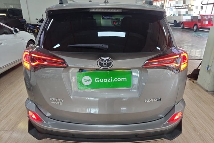 Toyota RAV4 2019 — вид сзади, 101 800 км, Guazi mad7553fjq, фото 5