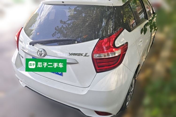 Toyota YARiS L Zhi Xuan 2016 — вид сзади справа, 68 400 км, Guazi qlq4zh3chn, фото 6
