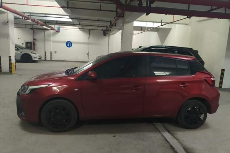 Toyota YARiS L Zhi Xuan 2017 — вид слева, 65 100 км, Guazi dgmnkar7l9, фото 7