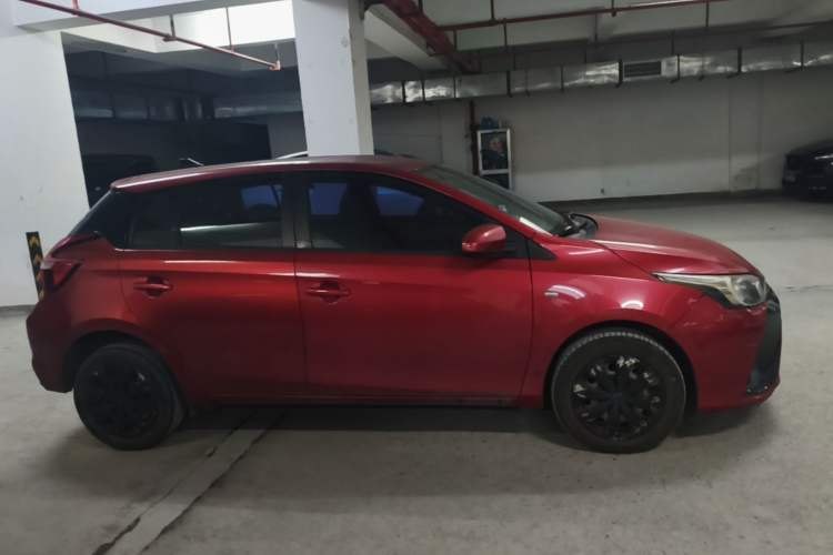 Toyota YARiS L Zhi Xuan 2017 — вид справа, 65 100 км, Guazi dgmnkar7l9, фото 8