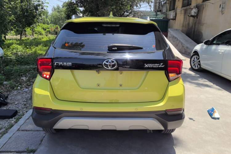 Toyota YARiS L Zhi Xuan 2022 — вид сзади, 49 100 км, Guazi f6ej4edyye, фото 4