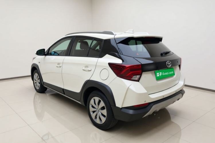 Toyota YARiS L Zhi Xuan 2022 — вид сзади слева, 63 100 км, Guazi shxqwnsdvl, фото 3