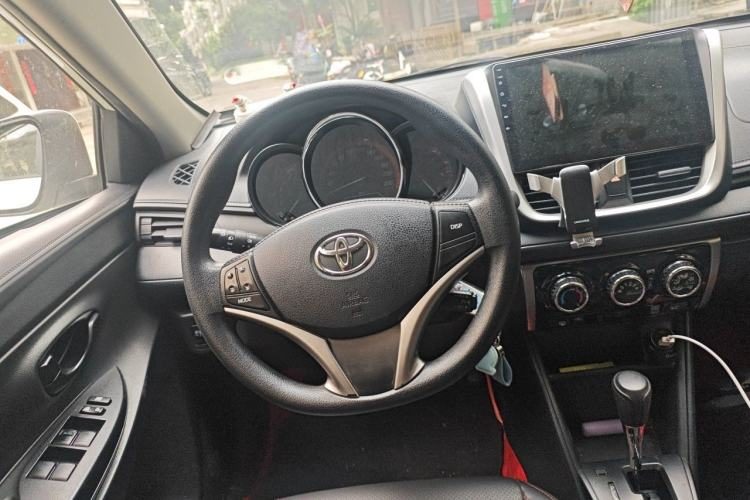 Toyota YARiS L Zhi Xuan 2022 — салон, рулевое колесо, 63 100 км, Guazi shxqwnsdvl, фото 6