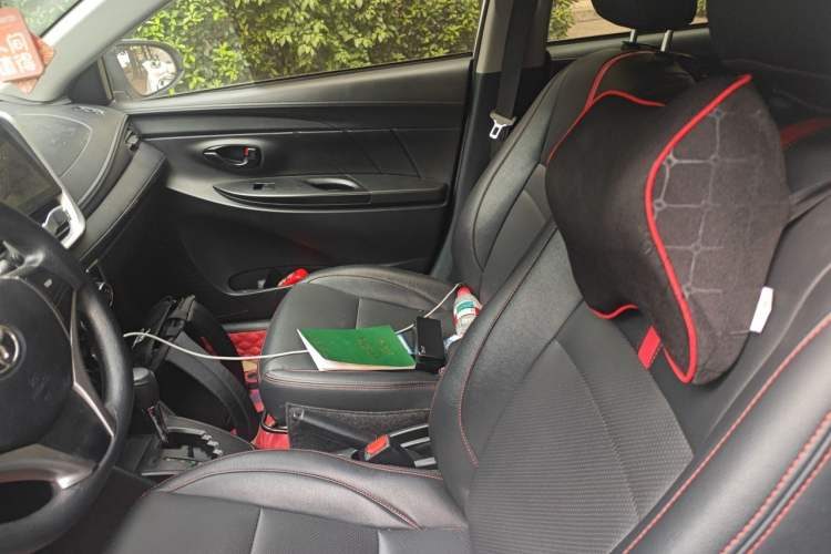 Toyota YARiS L Zhi Xuan 2022 — салон, сиденья, 63 100 км, Guazi shxqwnsdvl, фото 8