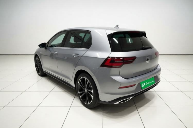 Volkswagen Golf 2023 — вид сзади слева, 41 800 км, Guazi t3y5qwuj6q, фото 3