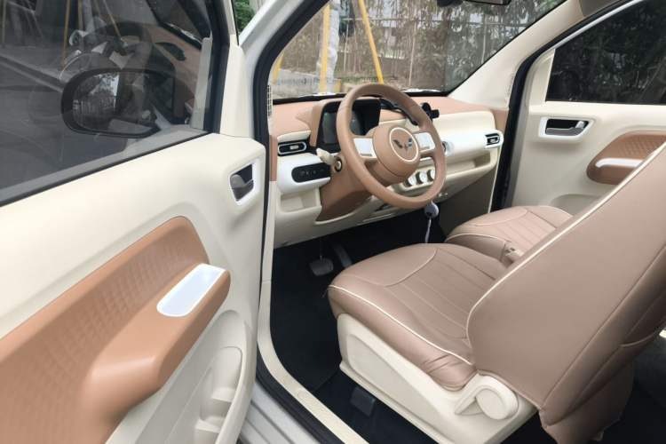 Wuling Hongguang MINIEV 2024 — салон, сиденья, 6 600 км, Guazi z5dqlc9l3j, фото 6